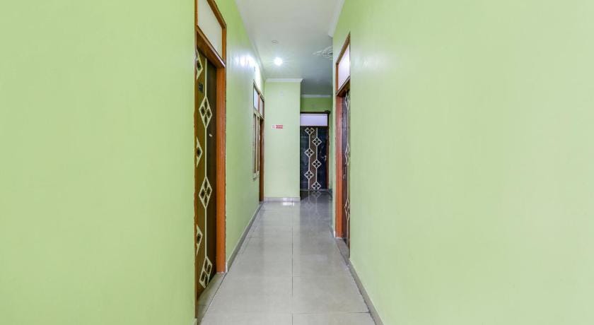 Hotel O Trimurti Palace Hotel in Lucknow