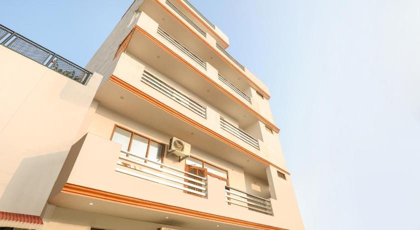 Hotel O Trimurti Palace Hotel in Lucknow