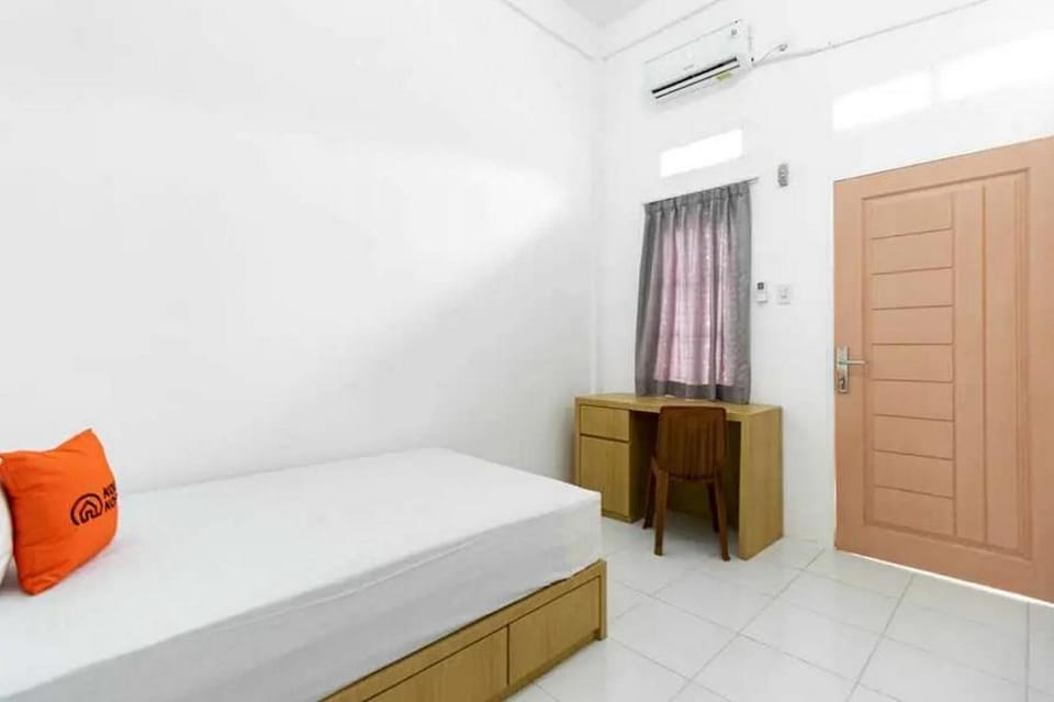 KoolKost near Wisata Purwahamba Indah Tegal Hotel in Indonesia