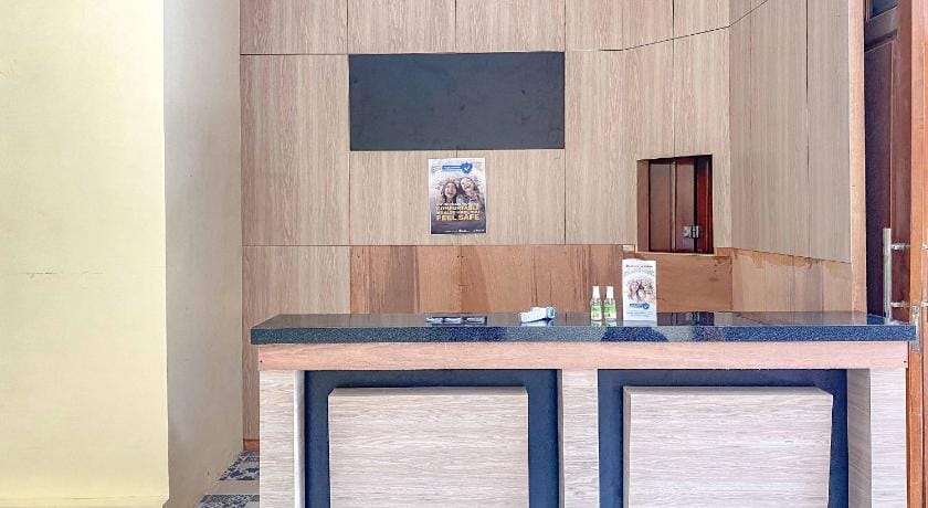 Tini's Guest House Malang Mitra RedDoorz Hotel in East Java