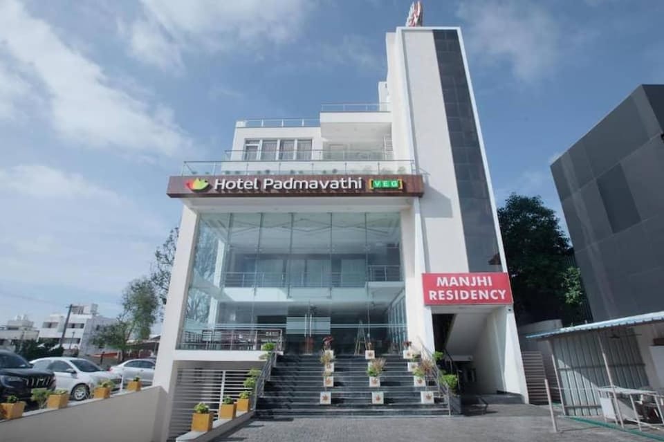 Manjhi Residency Hotel in Tamil Nadu