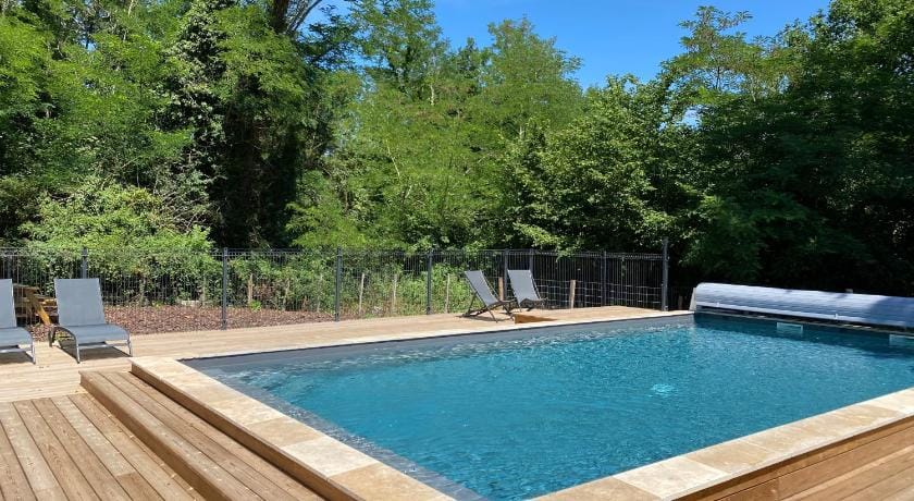 Les Volets Violets Bed and Breakfast in Mios