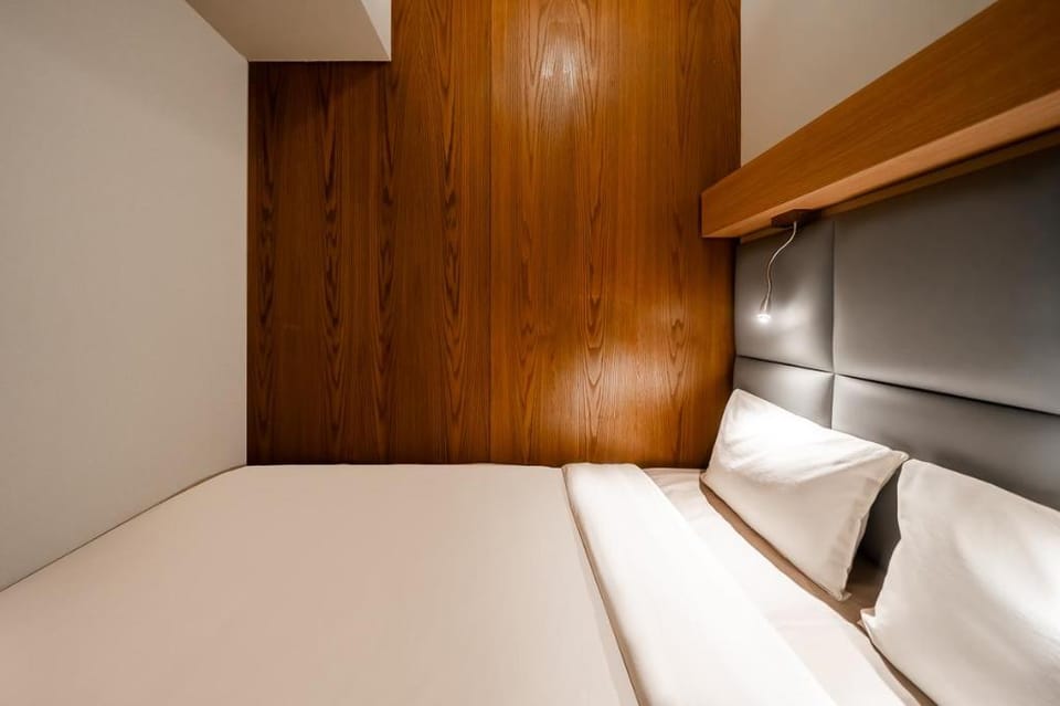 Sleepover Terminal 3, Concourse C – formerly sleep ‘n fly Capsule hotel in Al Sharjah