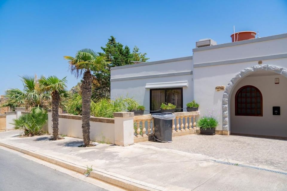 Villa Stephanotis 3 bedroom with private pool Villa in Malta