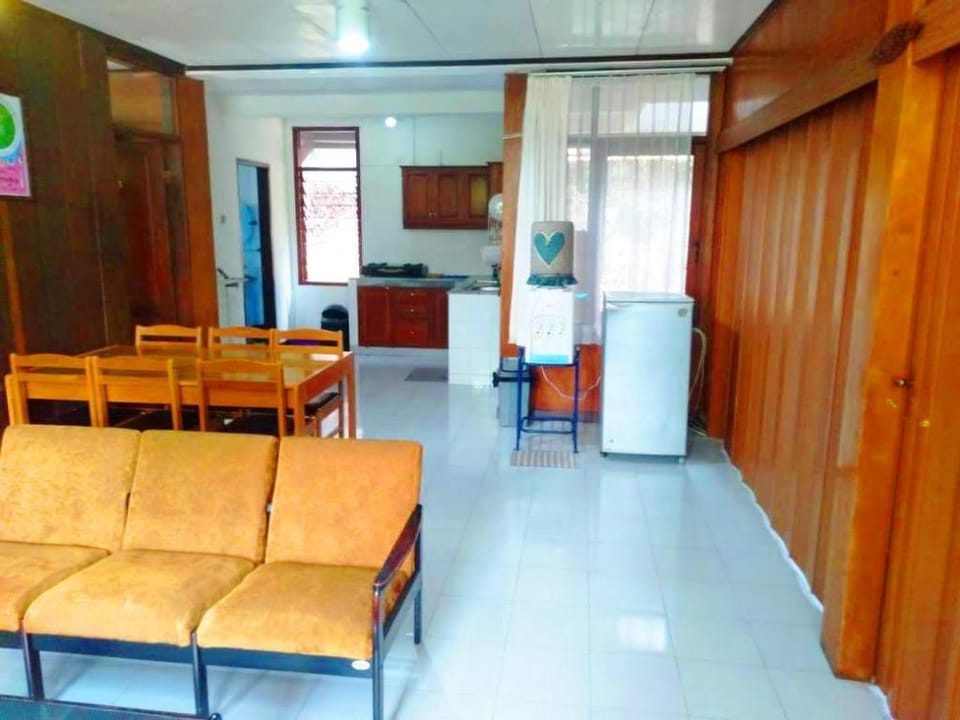 Erema Village - Rumah Kayu 2 Vacation rental in Cisarua
