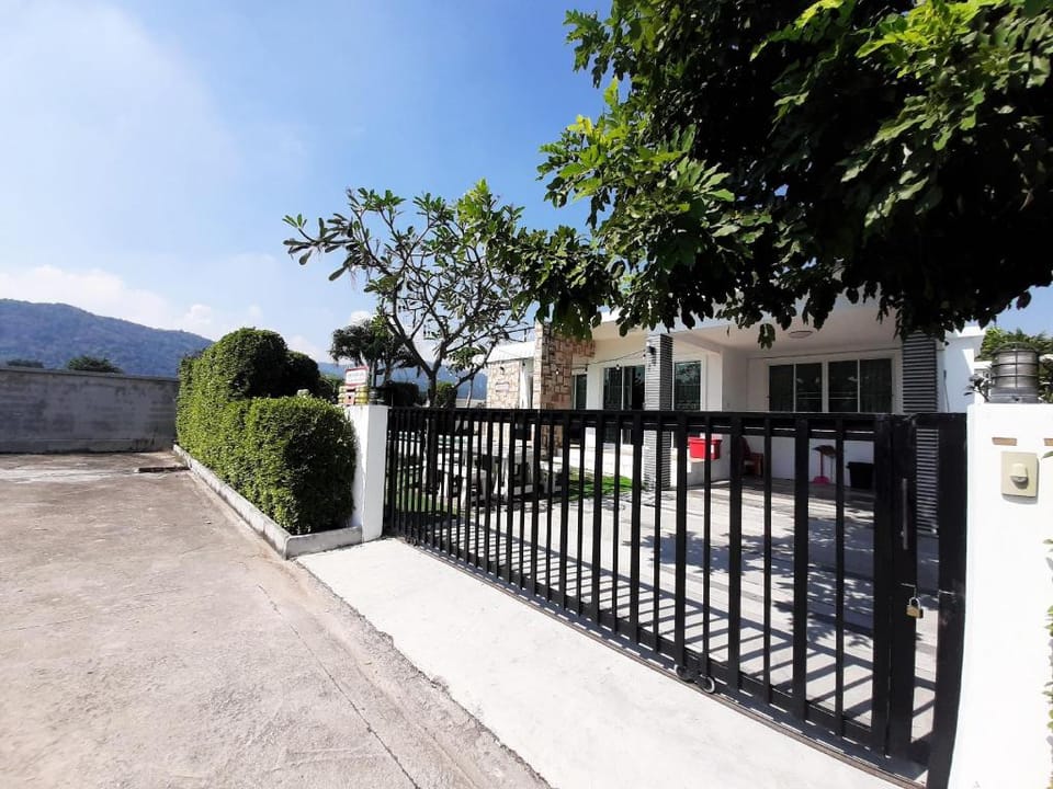 Boonnada Pool Villa Huahin ( 3BR, 1European Kit.) Villa in Hua Hin District