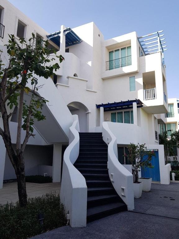 Chelona เซโลน่า เขาเต่า  Apartment in Nong Kae