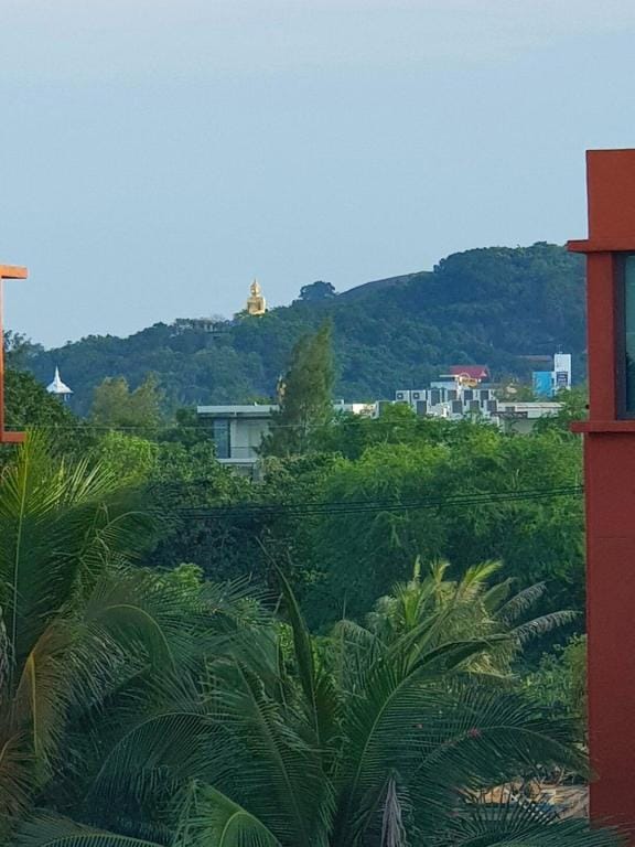 Chelona เซโลน่า เขาเต่า  Apartment in Nong Kae