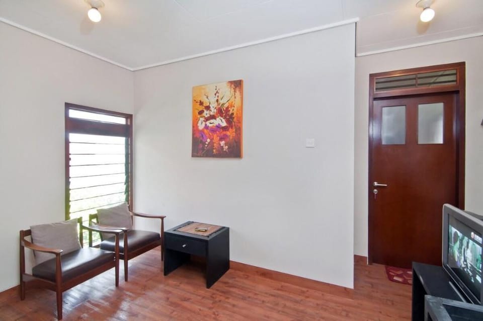 Lamping GuestHouse Bandung - all 5 room for 10 pax Vacation rental in Bandung