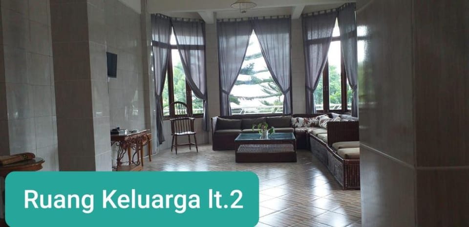 Villa Batu Hijau 2 Villa in Cisarua