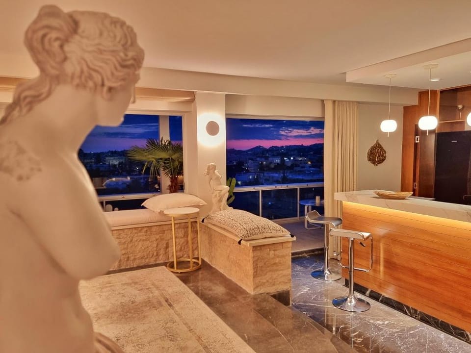 Penthouse Suite with Private Infinity Jacuzzi Hotel in Chalandri