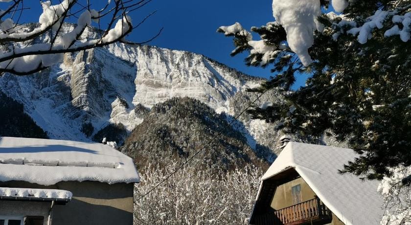 Chalet la Cachette Cyclists & Skiers Apartment in Provence