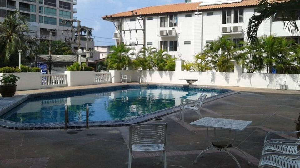 CLOSE TO BEACH ROAD Apartment in Pattaya City