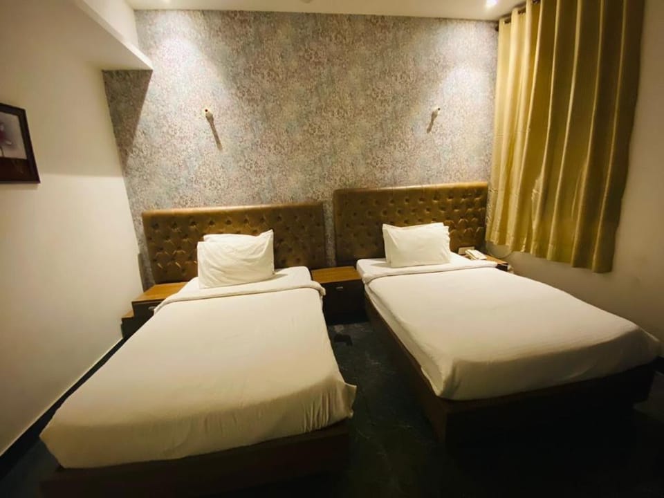 Airport  Glory Hotel -unitofRitMan Hotels& Resorts Vacation rental in Gurugram