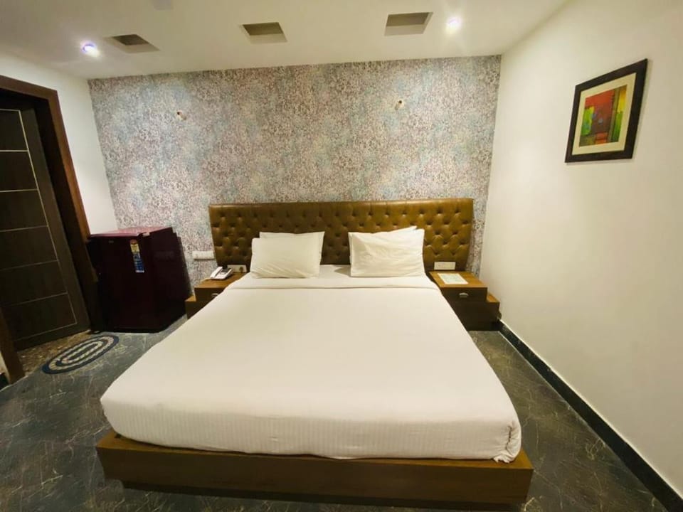 Airport  Glory Hotel -unitofRitMan Hotels& Resorts Vacation rental in Gurugram