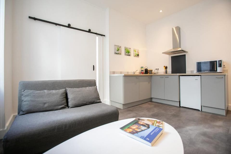 AUDREY-Quartier Mairie-Arènes Antiques Apartment in Nouvelle-Aquitaine