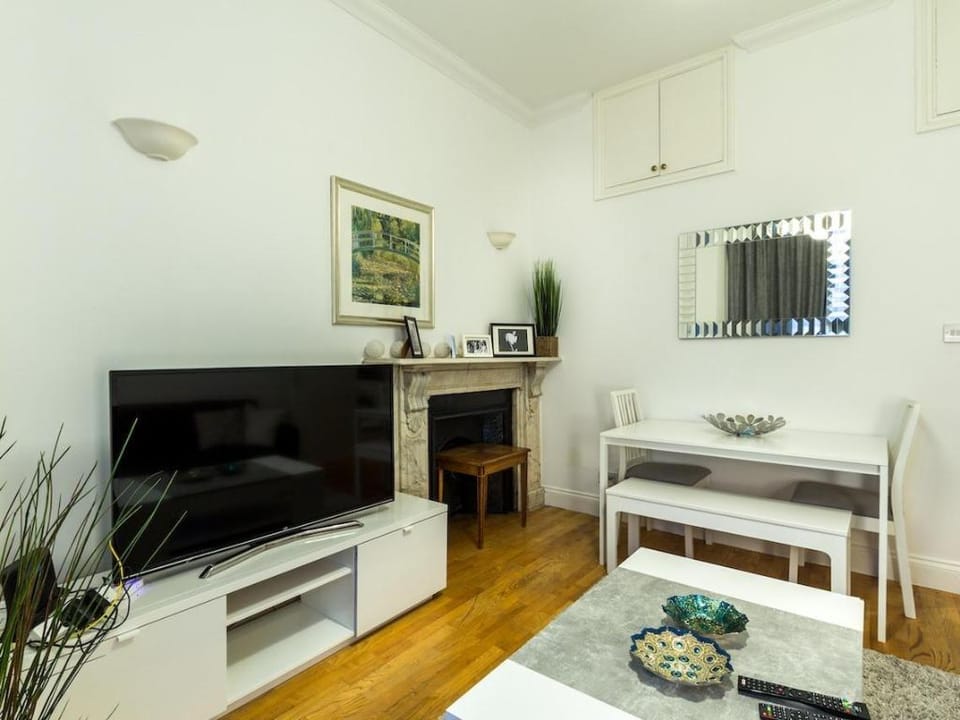Spacious Centrally Located One Bed Apartment in City of Westminster