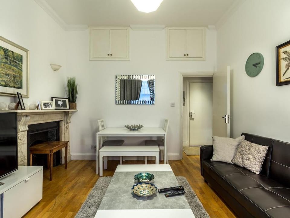 Spacious Centrally Located One Bed Apartment in City of Westminster