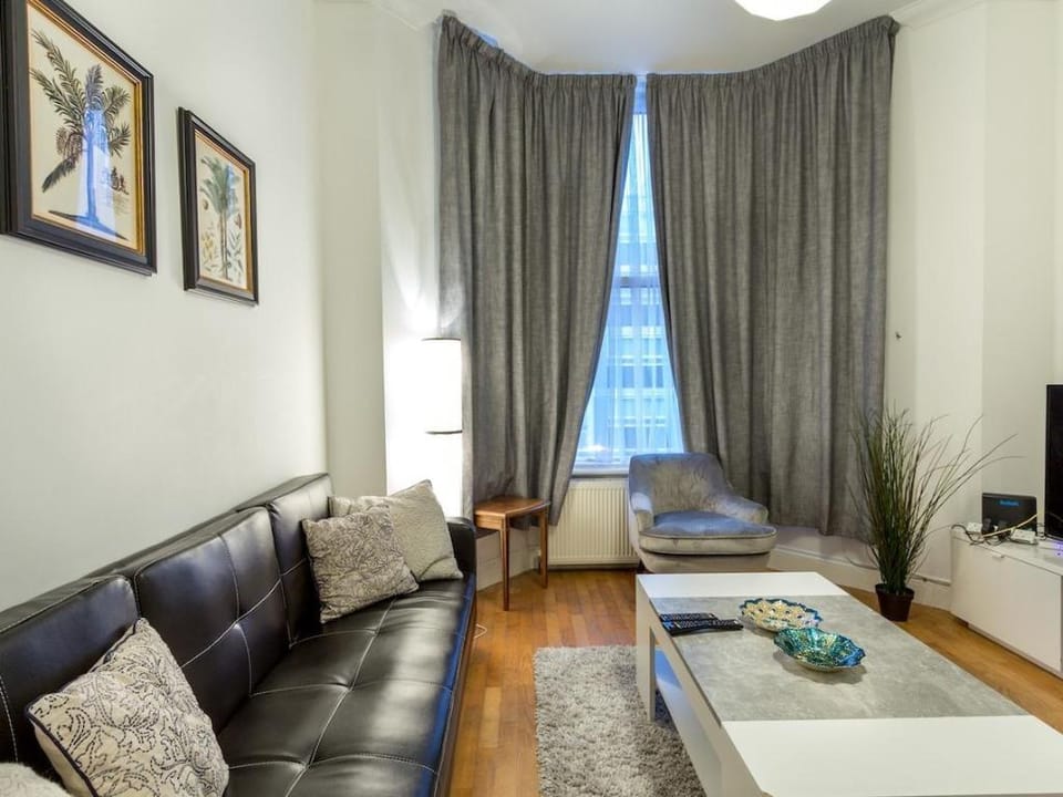 Spacious Centrally Located One Bed Apartment in City of Westminster