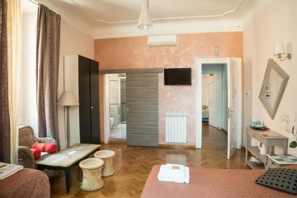 Quadruple Room Apartment in Rome