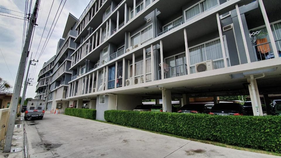 The Patio @BANGSAEN - High Floor Sea View Retreat Apartment in Chon Buri Changwat