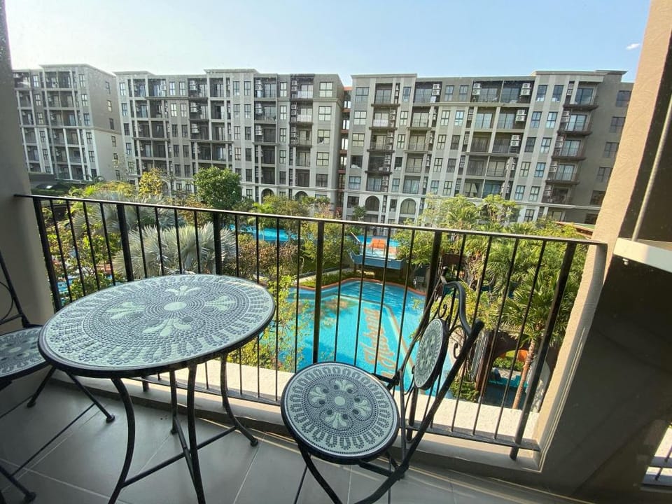 Reno~Relaxing beach vacation next to Cicada market Apartment in Nong Kae