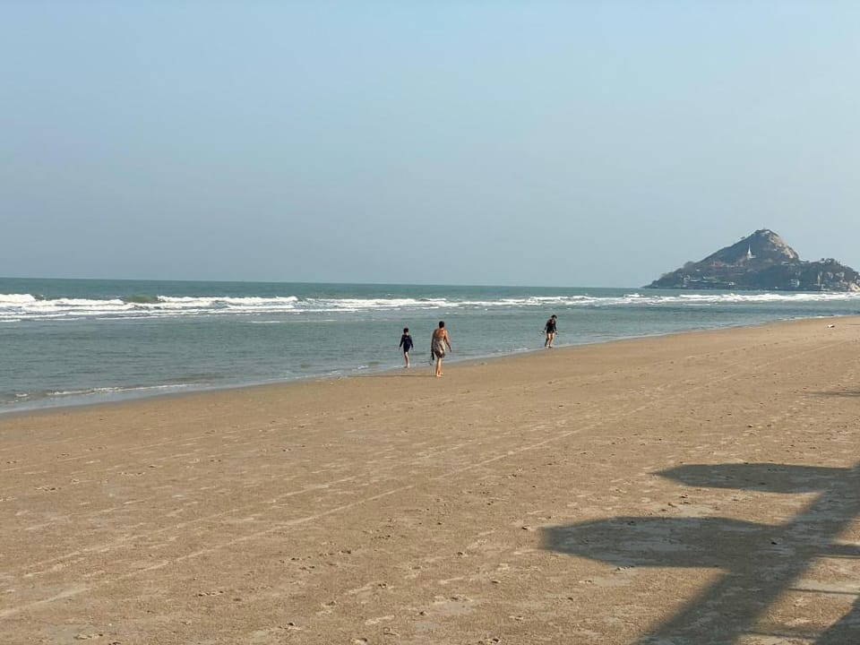 Reno~Relaxing beach vacation next to Cicada market Apartment in Nong Kae