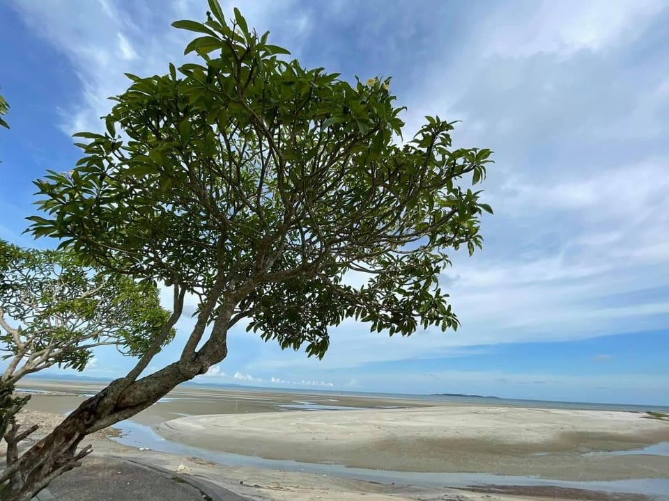 F16 Rock Garden Beach Resort Rayong Vacation rental in Chon Buri Changwat