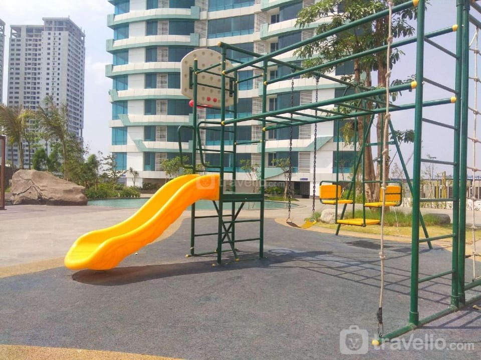 Modern 1BR at Grand Kamala Lagoon Apt By Travelio Apartment in West Java