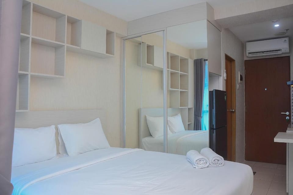 Beautiful and Relaxing Studio Tifolia By Travelio Apartment in Jakarta