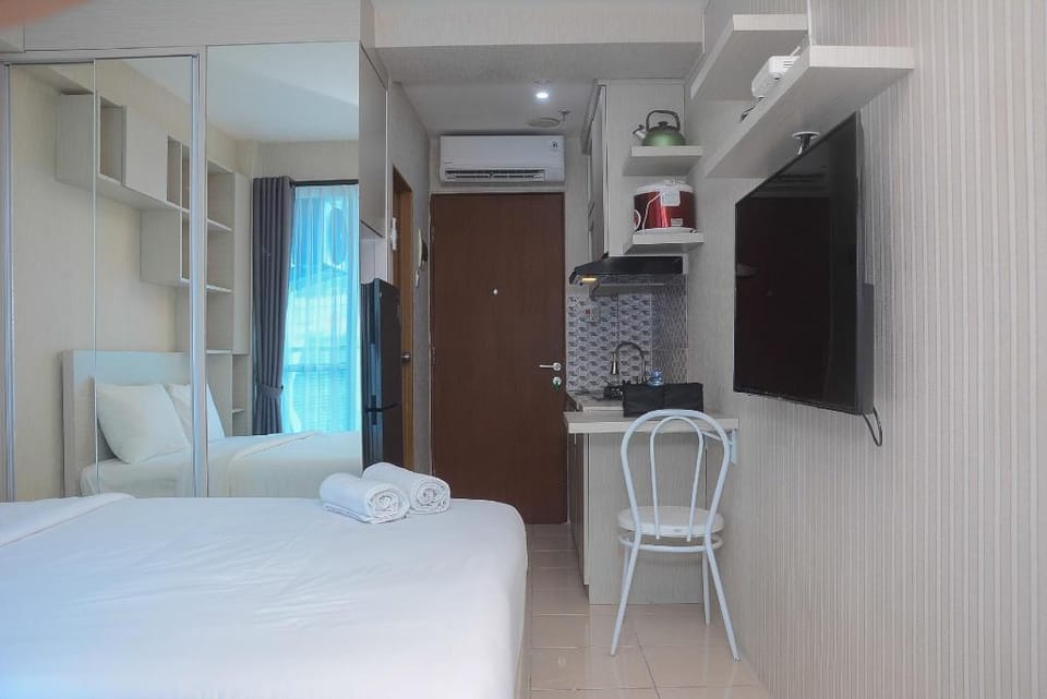 Beautiful and Relaxing Studio Tifolia By Travelio Apartment in Jakarta