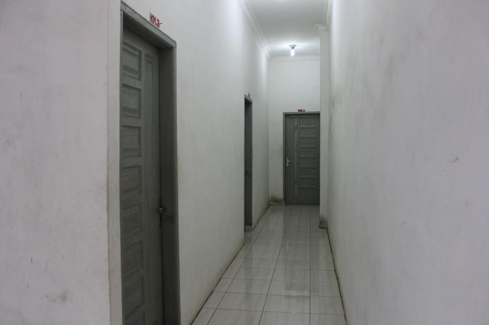 Penginapan Transit Tomato Hotel in Indonesia