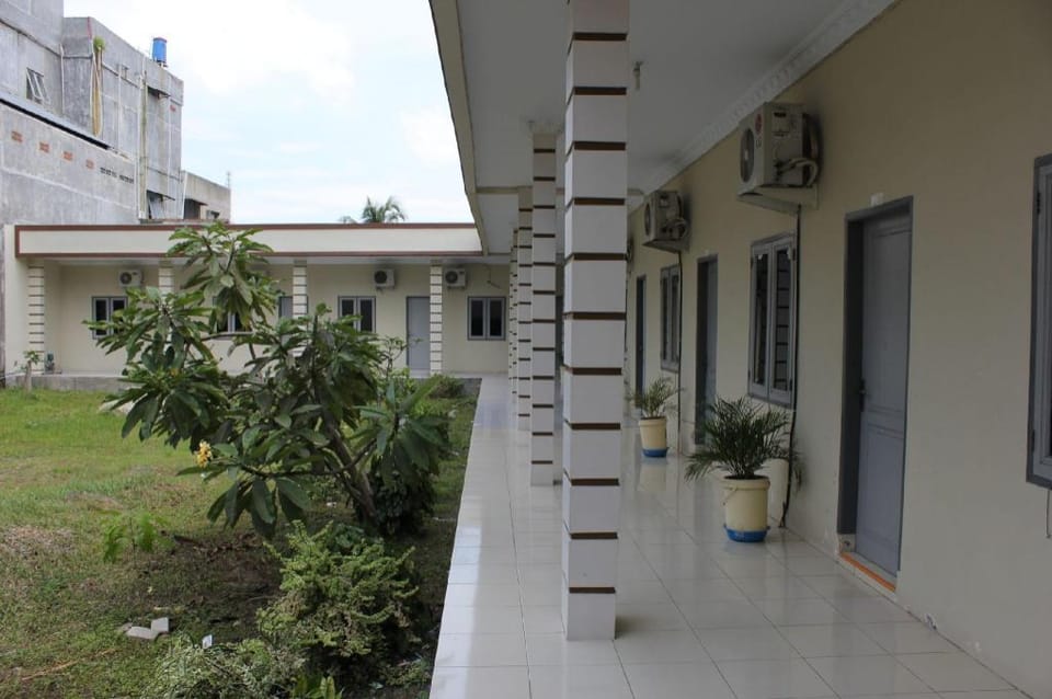 Penginapan Transit Tomato Hotel in Indonesia