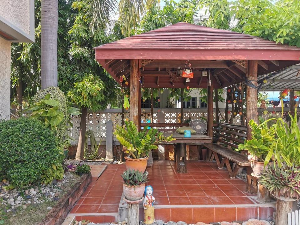 Samiya Guesthouse Hotel in Chon Buri Changwat