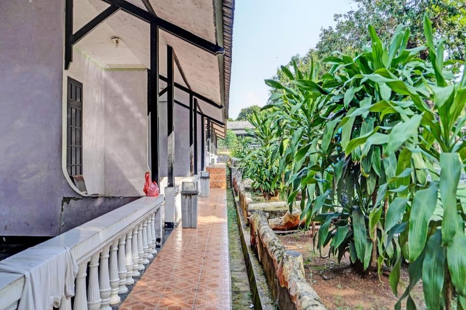 SPOT ON 91798 Hotel Grand Mutiara Hotel in West Java