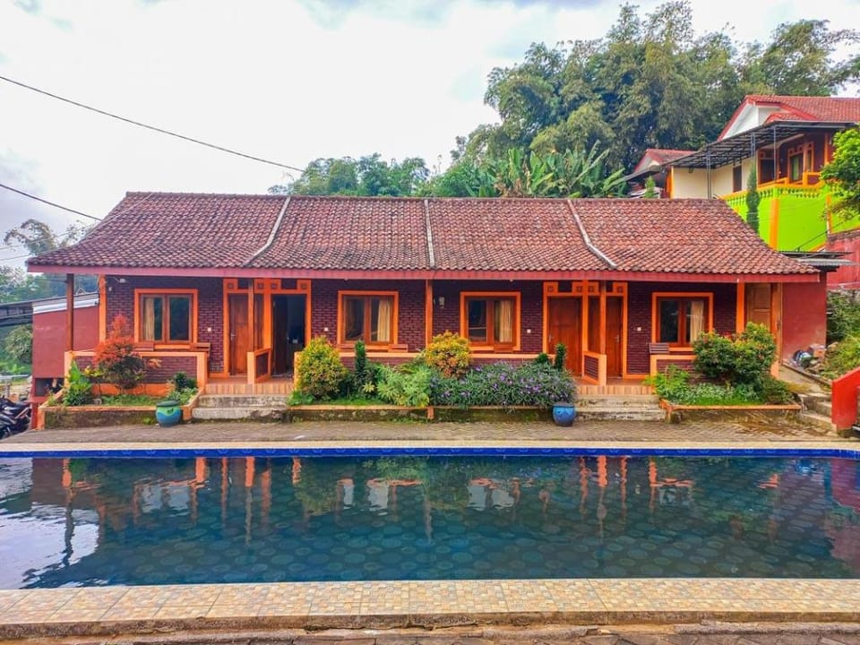 Villa Kampoeng City Pacet Mitra RedDoorz Hotel in East Java