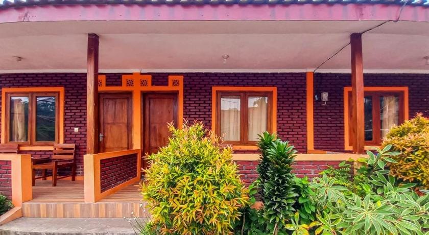 Villa Kampoeng City Pacet Mitra RedDoorz Hotel in East Java