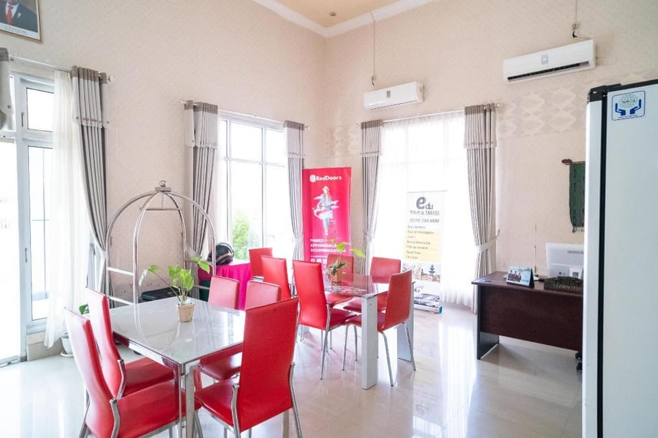 RedDoorz @ Jalan Pendidikan Mataram Hotel in West Nusa Tenggara, Indonesia