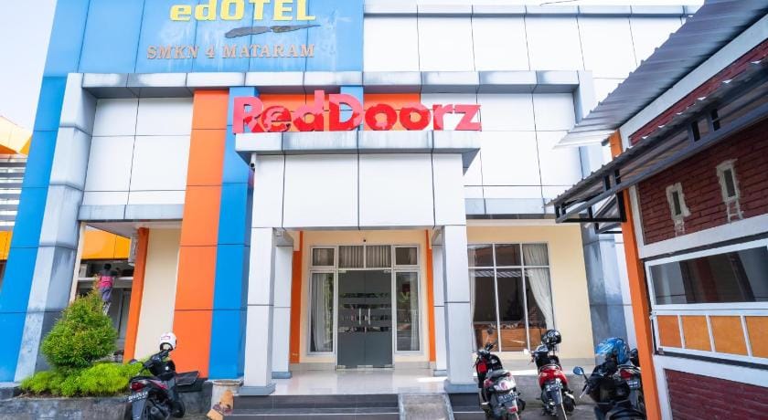 RedDoorz @ Jalan Pendidikan Mataram Hotel in West Nusa Tenggara, Indonesia