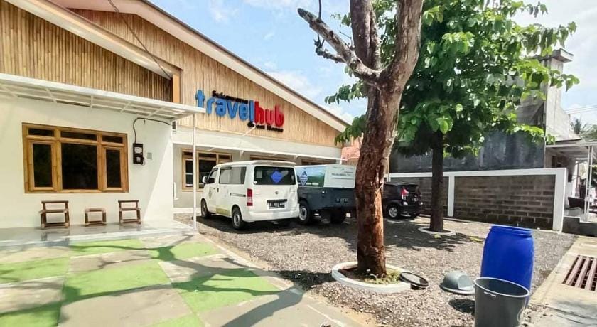 Sukawana Guest House Mitra RedDoorz Hotel in West Java