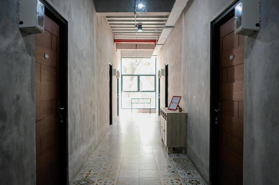RedDoorz  near Trans Studio Mall Cibubur 3 Hotel in West Java