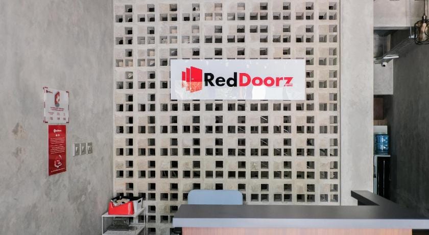 RedDoorz  near Trans Studio Mall Cibubur 3 Hotel in West Java