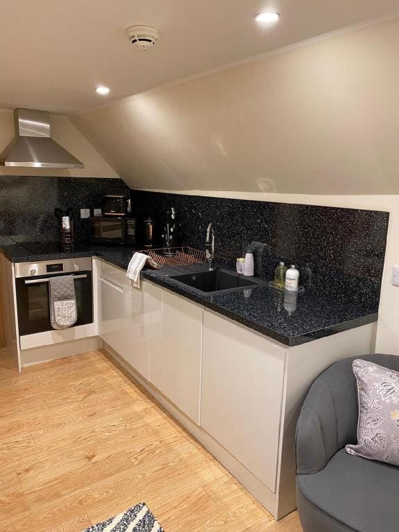 Waverley Inn Apartments Apartment in Inverness