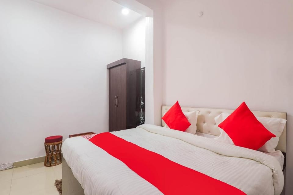 Hotel O M. S. Grand Hotel in Lucknow