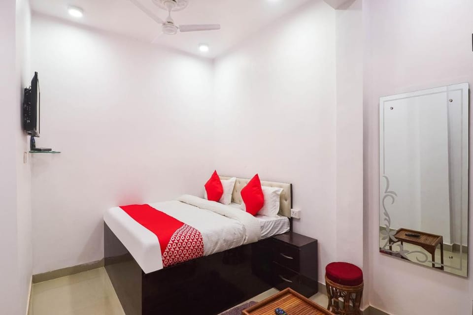 Hotel O M. S. Grand Hotel in Lucknow
