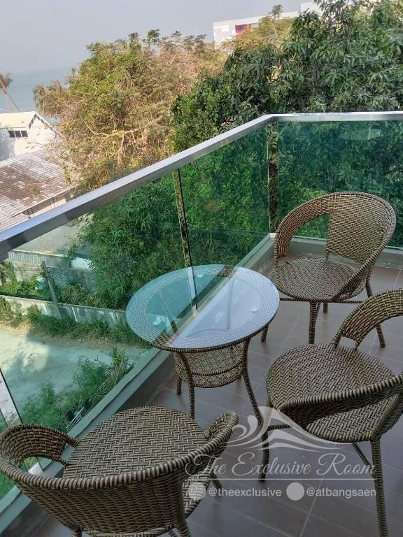 The Exclusive Flr5 @ WON Beach suite &Rooftop pool Apartment in Chon Buri Changwat