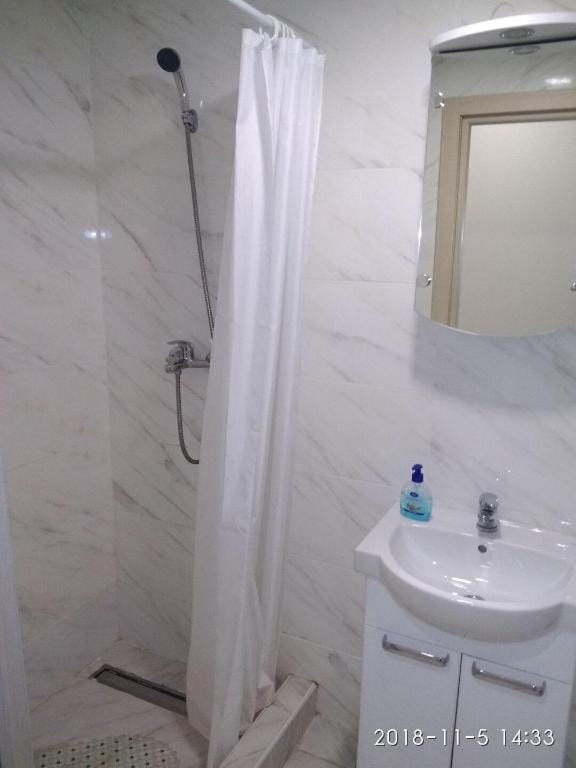 room apartment with good repair Apartment in Kiev City - Kyiv