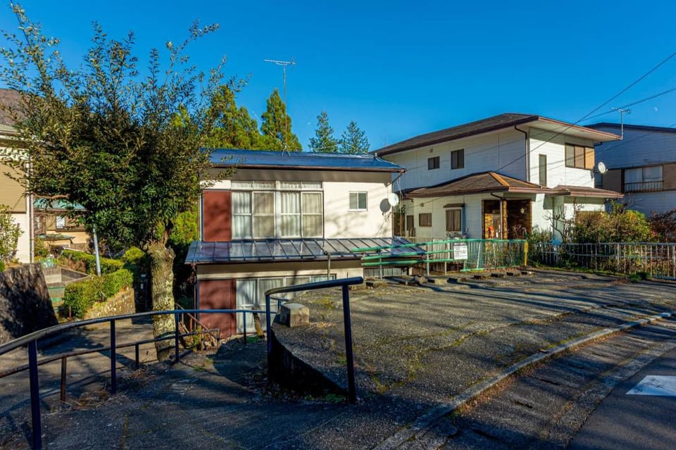 Equipped with indoor BBQ area! Two-story Showa ret Vacation rental in Hakone