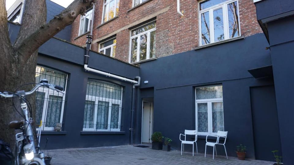 6 Carnot Apartments 6 (3 sleeping rooms)(120sq.m). Apartment in Antwerp