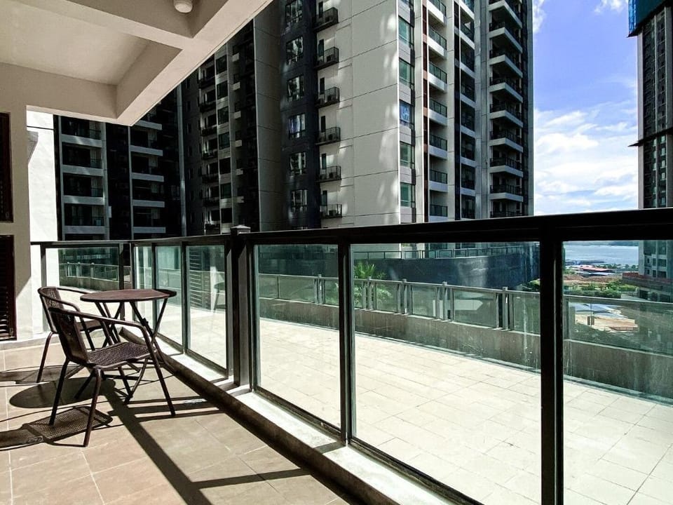 R&F Mall@UHA 3BR 6pax Luxury WiFi nearCS,SgCIQ Apartment in Johor Bahru